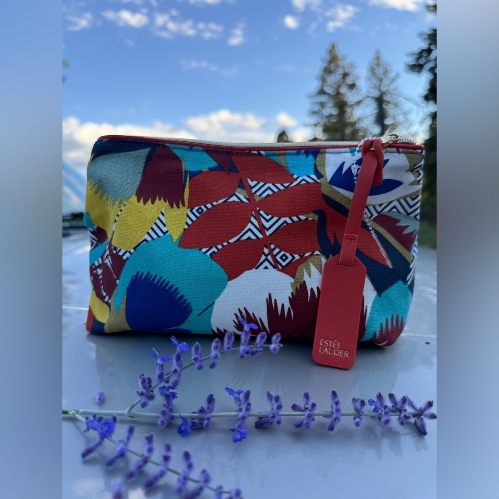 🌹 Estée Lauder Cosmetic Bag 🌹